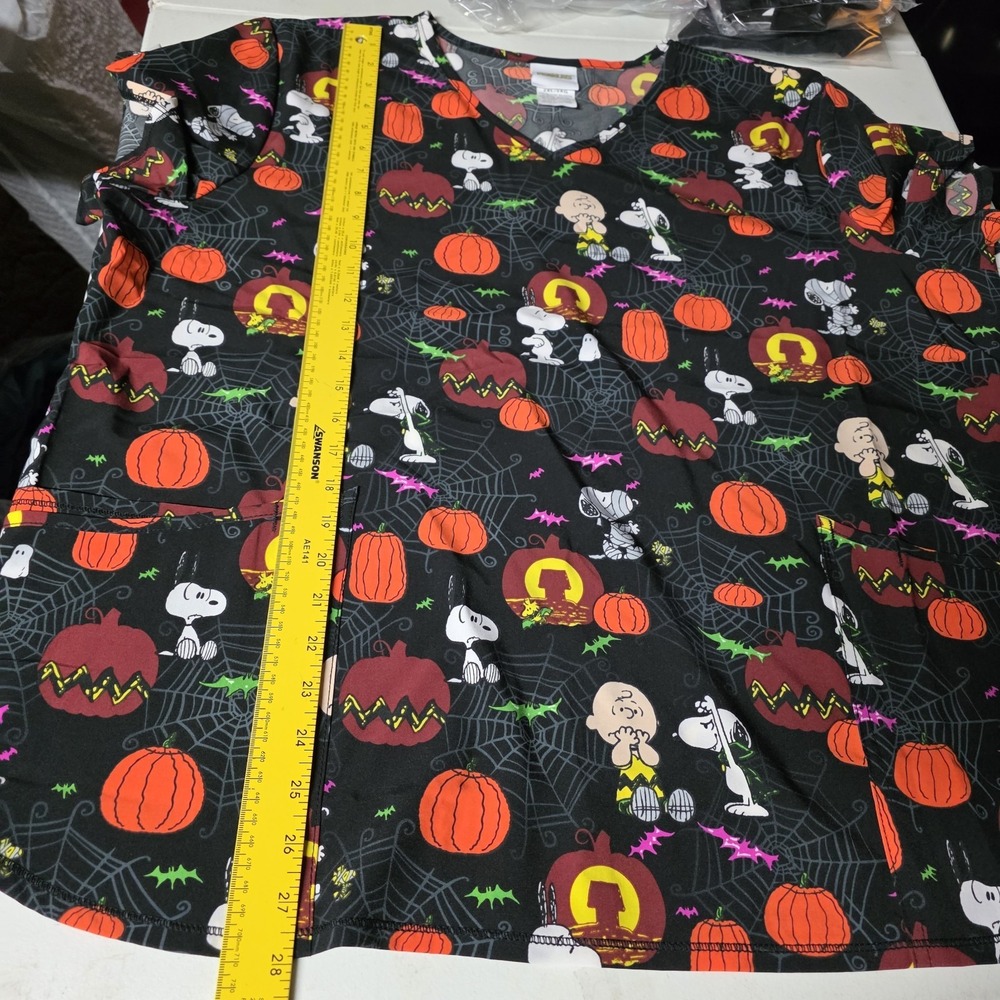 New PEANUTS Women's 2XL Halloween Charlie Brown Snoopy‎ Short Sleeve Scrub Top - Picture 9 of 9